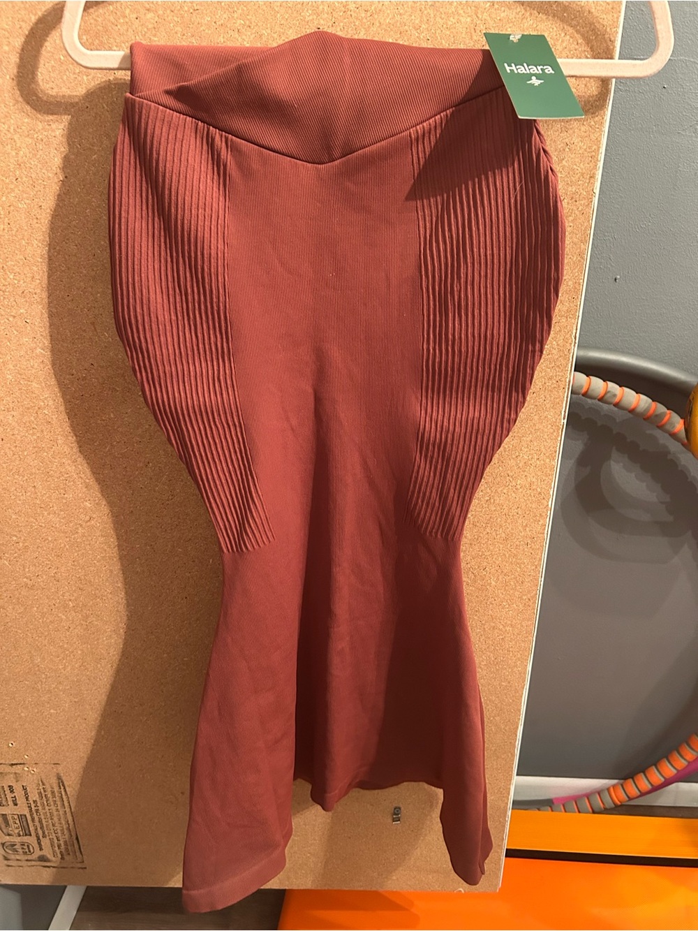 HALARA Rust Ribbed Fit-and-Flare Midi Skirt